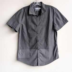 Calvin Klein Men's Medium Short Sleeve Button-Up Shirt in Charcoal Gray